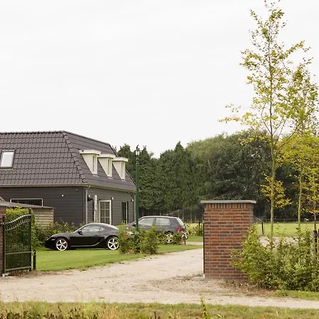 Bed & Breakfast Recreatieboerderij 't Schutje