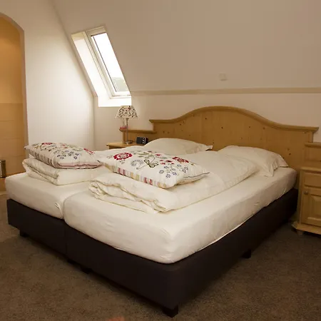 Bed & Breakfast Recreatieboerderij 't Schutje 3*