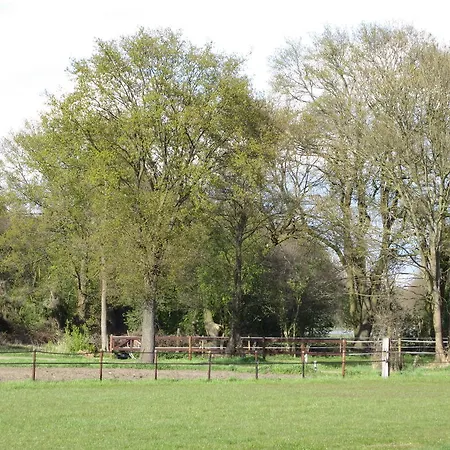 Bed & Breakfast Recreatieboerderij 't Schutje